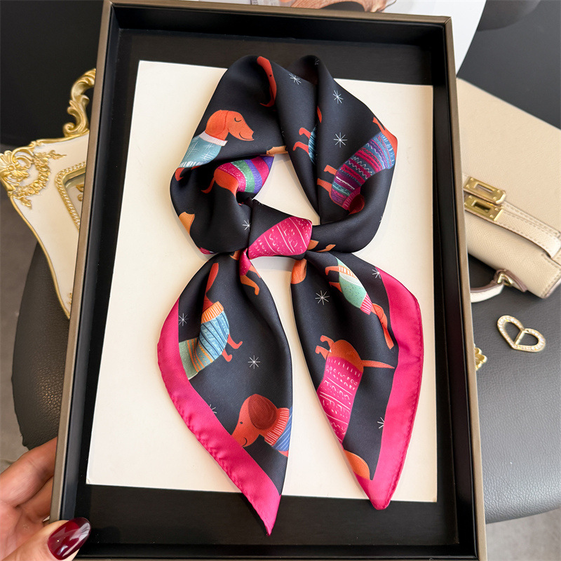 Scarf Silk Square - وشاح باندانا أنيق بطبعة كلب الويانر
