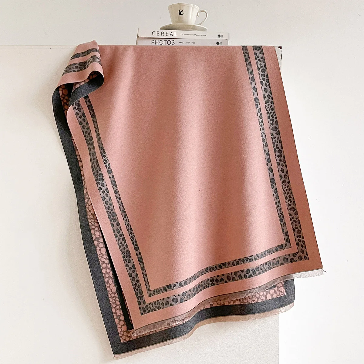 شال شتوي كبير دافئ وقابل للعكس - مراجعة Woven Scarf Blanket وسعره