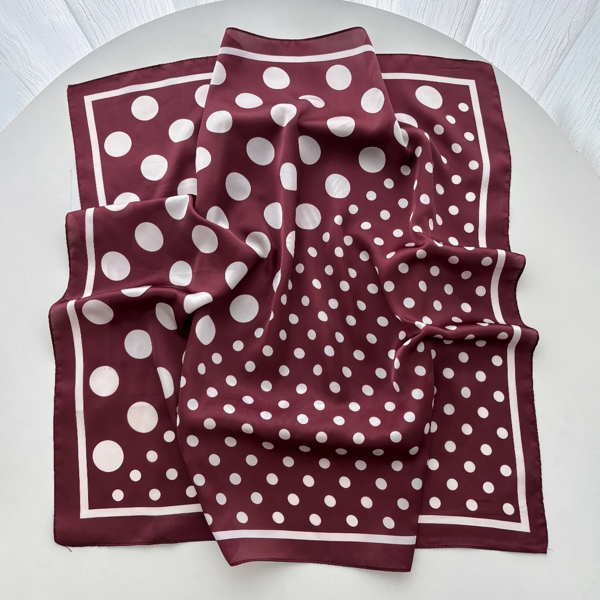 وشاح نسائي أنيق من الساتان الن - مراجعة Scarf Silk Square وسعره