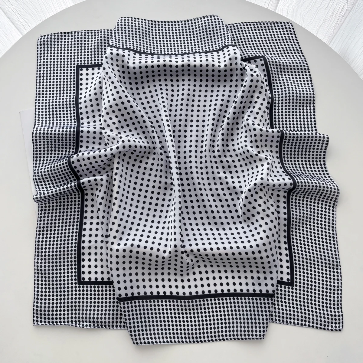 وشاح نسائي أنيق من الساتان الن - مراجعة Scarf Silk Square وسعره