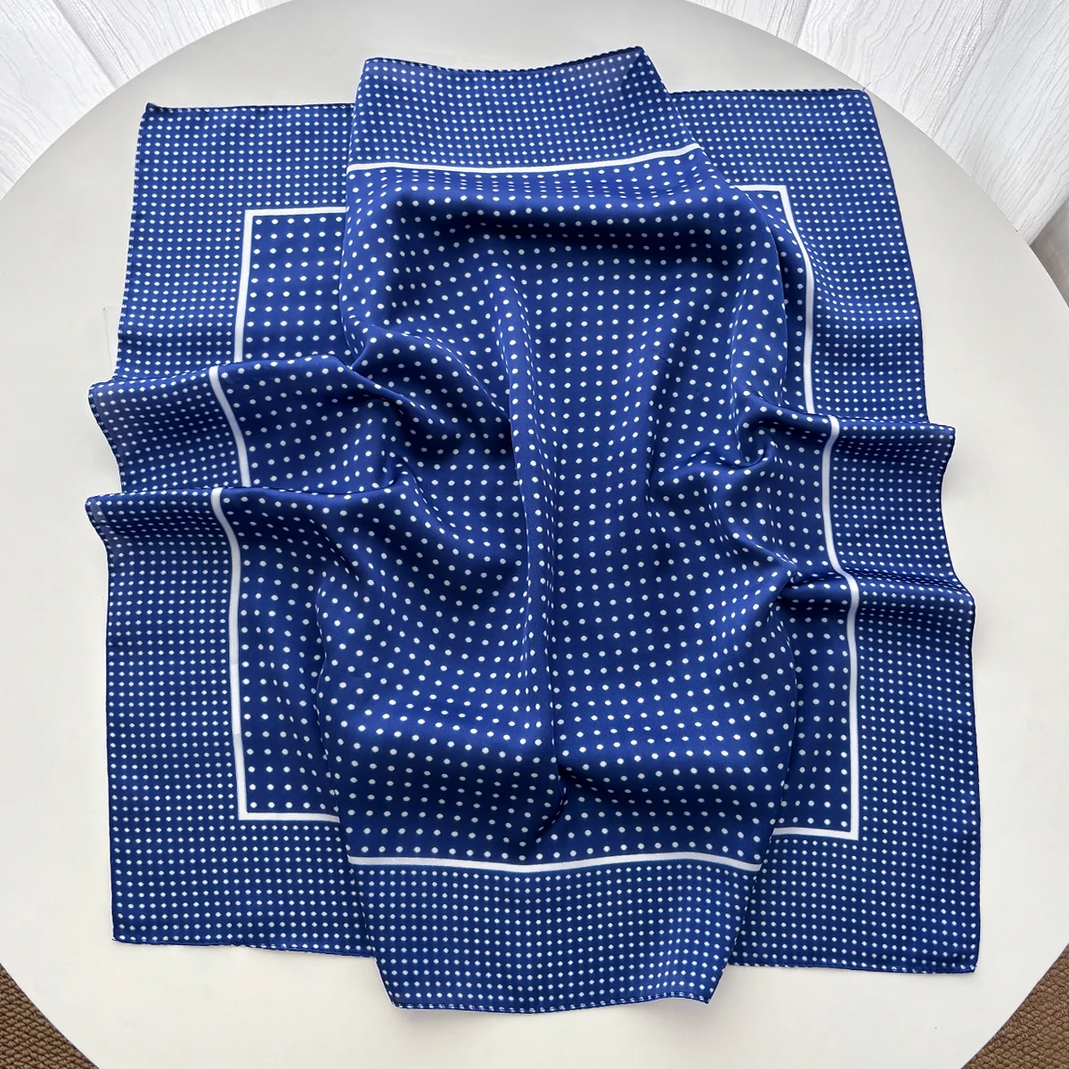 وشاح نسائي أنيق من الساتان الن - مراجعة Scarf Silk Square وسعره